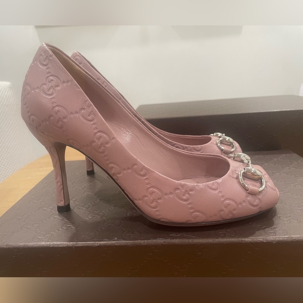 Gucci Leather open Toe Pump Size 35